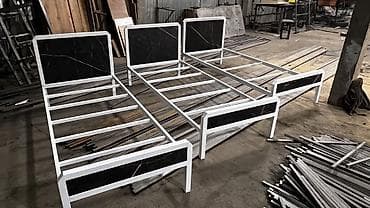 Эки кишилик керебеттер: Односпальная металлическая кровать с декоративными вставками под — 9