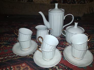куплю посуду ссср: Кофейный сервиз, 
Н ОВЫЙ, 
Тонкий фарфор
 пр-во СССР
На 6 персон — 1
