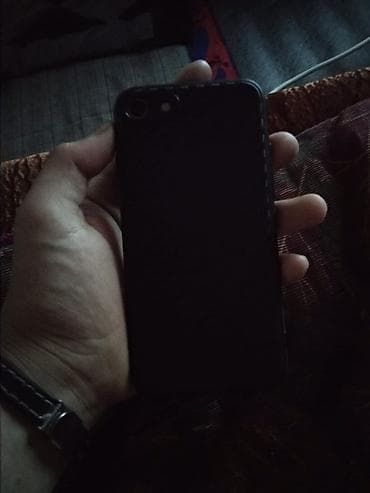 аккумулятор iphone 7: IPhone 7, Б/у, 256 ГБ, Золотой, Чехол, 80 % — 2