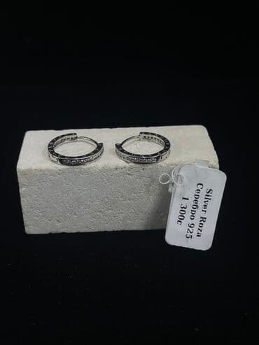 украшение шампанского для свадьбы: Элегантные серьги-кольца серебристого цвета, украшенные россыпью — 21