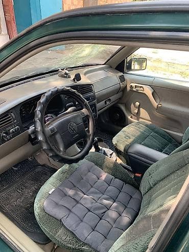Унаа сатуу: Volkswagen Vento: 1995 г., Кол менен иштөөчү, Седан — 6
