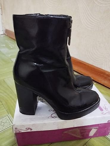 зимний обувь: Женские ботильоны черные деми - Материал верха: глянцевая эко‑кожа — 2