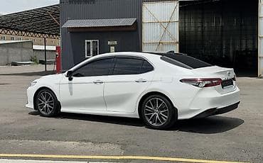 барта: Toyota Camry: 2023 г., Автомат, Бензин, Седан — 4