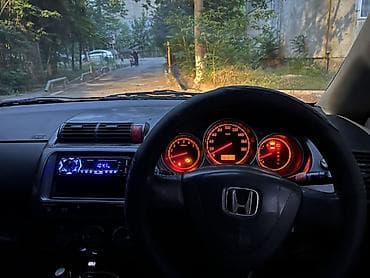 универса: Honda Fit: 2002 г., 1.3 л, Автомат, Бензин, Хэтчбэк — 10