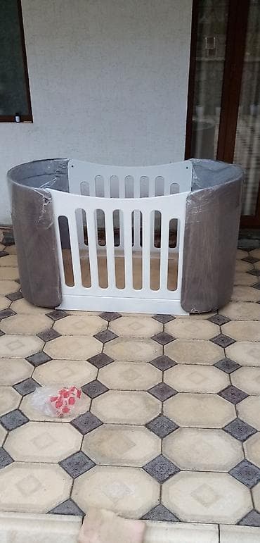 Детская кроватка-манеж овальной формы. На заказ ручная работа -