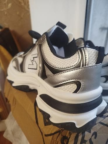 osiris d3: 40-размер. Толстая подошва которая увеличивает рост при ношении на 3-5 — 3