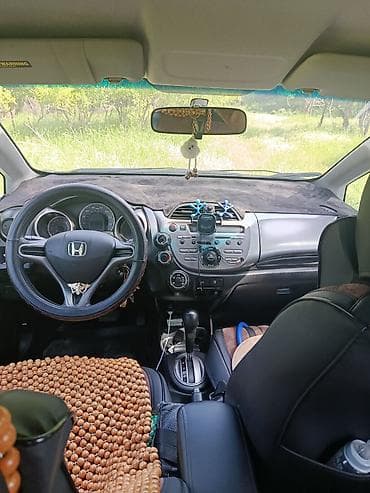 Honda Fit: 2010 г., 1.5 л, Автомат, Бензин, Хэтчбэк at lalafo.kg Honda Fit: 2010 г., 1.5 л, Автомат, Бензин, Хэтчбэк