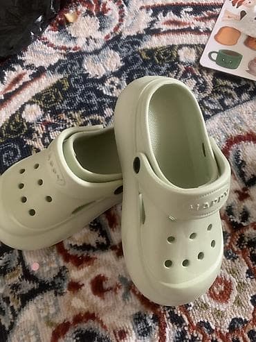 Сабо, 32, Crocs, Новый, цвет - Зеленый, Платная доставка at lalafo.kg Сабо, 32, Crocs, Новый, цвет - Зеленый, Платная доставка