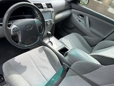 рассматриваю варианты: Toyota Camry: 2010 г., 2.5 л, Автомат, Бензин, Седан — 6