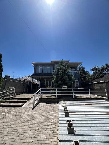этаж: 🏡 Продаётся Дом в ж/м Киргизия-1, г. Бишкек! 📐 Площадь дома: ~250–300 — 2