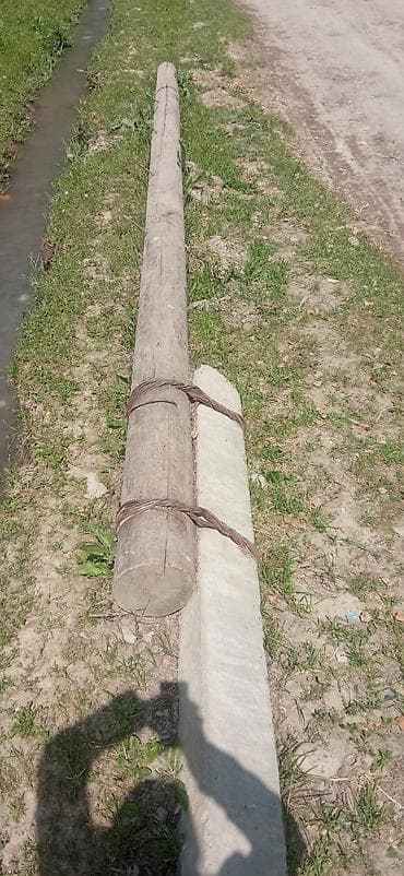 Железобетонный бордюрный камень + деревянный круглый столб Описание