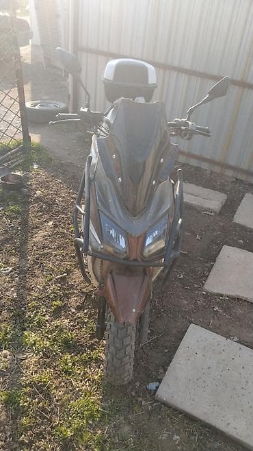 180 кубов: Тип скутера 125 куб. см, Бензин — 9