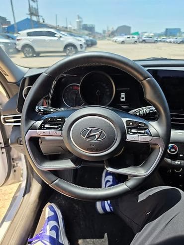 Hyundai Elantra: 2021 г., Гибрид, Седан — 1