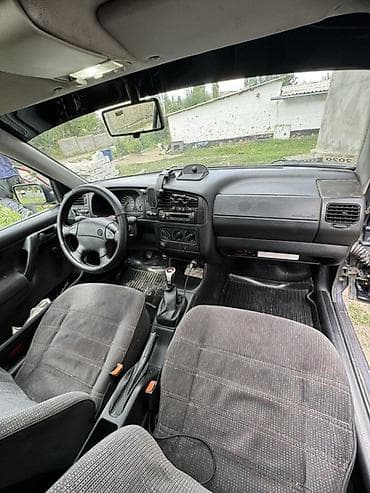 автомобиль венто: Volkswagen Vento: 1994 г., 1.8 л, Механика, Бензин, Седан — 10