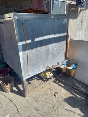 промышленные холодильники для хранения овощей и фруктов: Продаю сатуратор и охладитель.Охладитель1тонник — 2