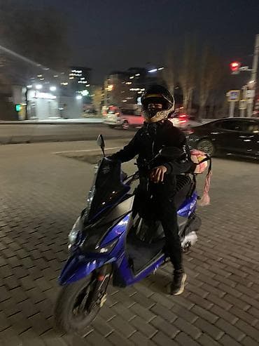 city coco: Скутер/максискутер 150–200 см³ (визуально класс Sport/City) - Яркий — 2