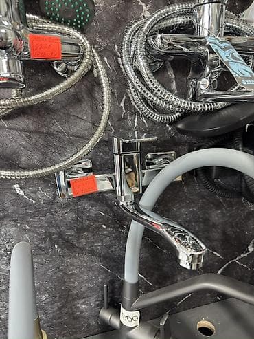 Смесители: Смеситель для умывальника/раковины, однорычажный, настенный. - Корпус — 1