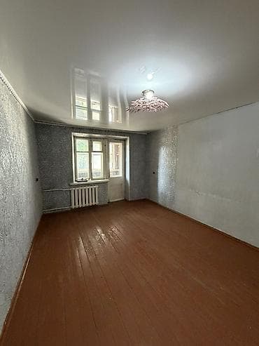 Батирлерди сатуу: 2 бөлмө, 42 м², Хрущевка, 2 кабат, Эски ремонт — 1