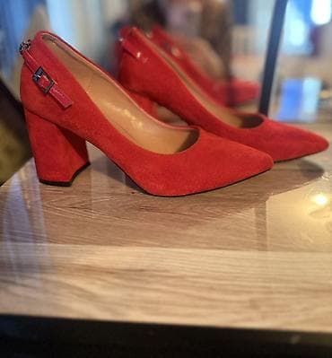 Яркие женские туфли-лодочки классического силуэта. - Цвет: насыщенный