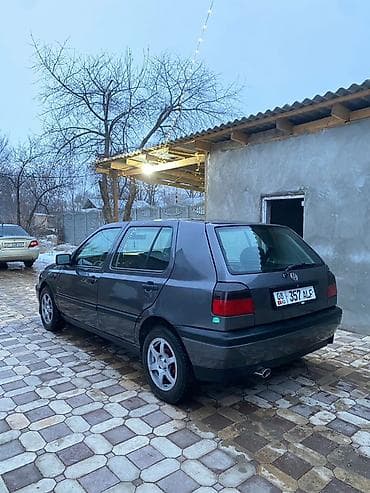 Volkswagen Golf: 1993 г., 1.8 л, Кол менен иштөөчү, Бензин, Хетчбек — 3