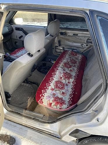 бар авто: Volkswagen Passat: 1988 г., 1.8 л, Механика, Бензин, Седан — 3