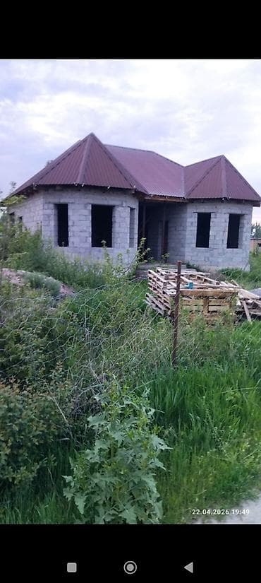 Продаю отличный участок с видом на поля и на горы. с не достроенным