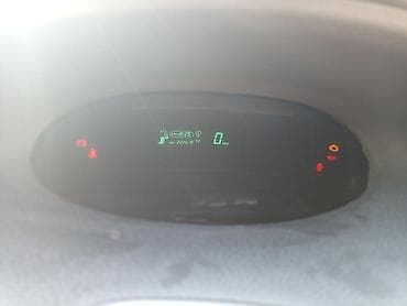 рага на авто: Toyota Vitz: 2003 г., 1.3 л, Вариатор, Бензин, Хетчбек — 6