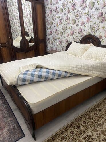 продаю спальный гарнитур бу: Уктоочу бөлмө гарнитуру, Колдонулган, Эки кишилик керебет, Комод, Трюмо, МДФ, Өзү алып кетүү — 3