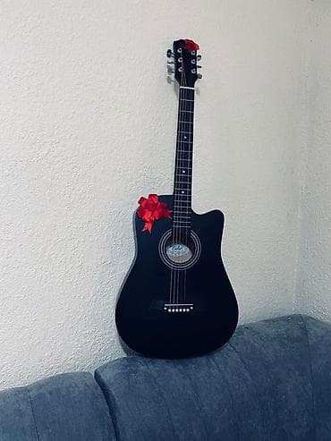 Акустическая гитара с вырезом (cutaway), классический дредноут, цвет —