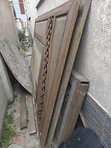 Металлические распашные ворота с калиткой и комплектом профилей -