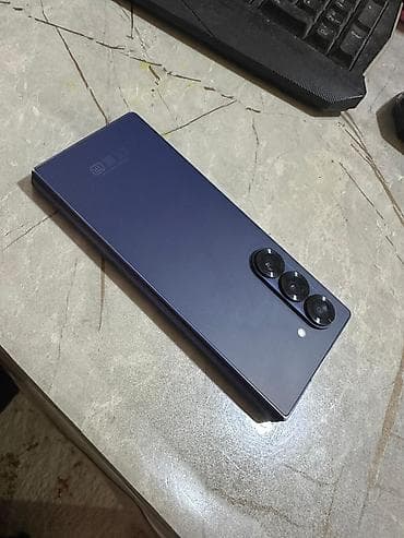 обычный телефон: Samsung Galaxy Z Fold6, Б/у, 256 ГБ, цвет - Синий, 2 SIM — 4