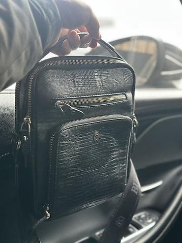 Клатчи: Мужская сумка через плечо (кросс-боди) - Материал: черная фактурная — 1