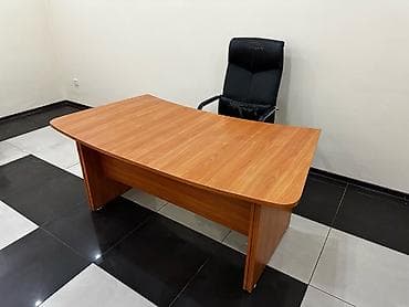 Офисный стол, без кресла .Состояние идеальное