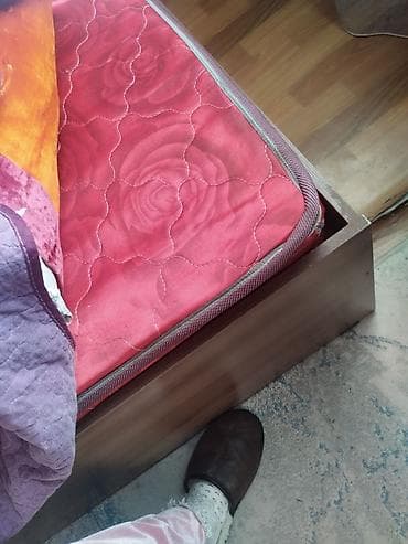 двухспальная кровати: Двуспальная кровать с матрасом. - Размер спального места — 2