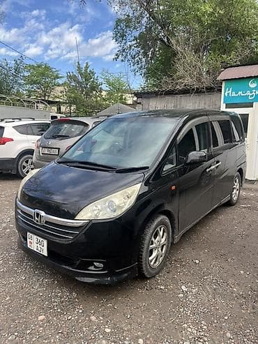 b class: Honda Stepwgn: 2005 г., 2 л, Автомат, Минивэн — 4