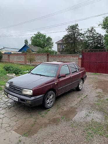 Транспорт: Volkswagen Vento: 1994 г., 1.8 л, Механика, Бензин, Седан — 4