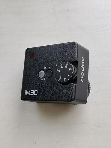 Godox iM30 — компактный импульсный осветитель/мини‑вспышка для фото- и