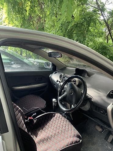 Toyota Ist: 2002 г., 0.3 л, Автомат, Хэтчбэк