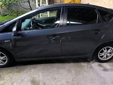 Транспорт: Toyota Prius: 2011 г., 1.8 л, Гибрид, Хэтчбэк — 2