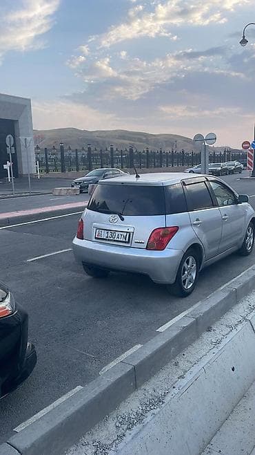 иазда 626: Toyota ist: 2003 г., 1.5 л, Автомат, Бензин, Хэтчбэк — 4