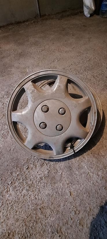 srv 3: Колпаки R 14, Б/у — 1