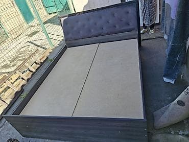 комоды с зеркалом: Продаем кровать 2м на 1.6 с матрасом и двумя тумбочками Двуспальная — 3