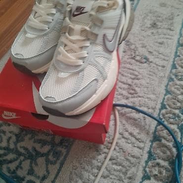 nike костюм: Кроссовки Nike - Модель: кроссовки с крупной амортизирующей подошвой — 2