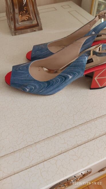 шлепка: Босоножки женские. колодка очень удобная, производство Турция, размера — 1