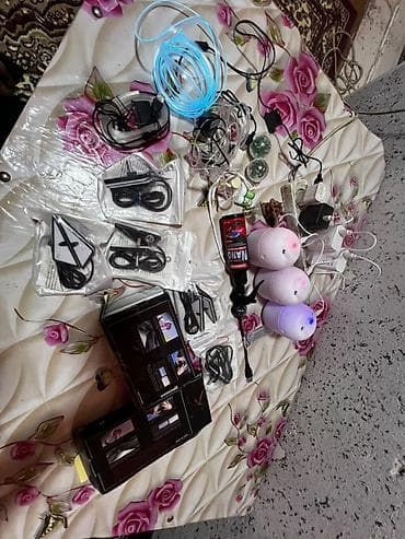 usb: Набор разнородных гаджетов и аксессуаров Состав по фото: - — 2