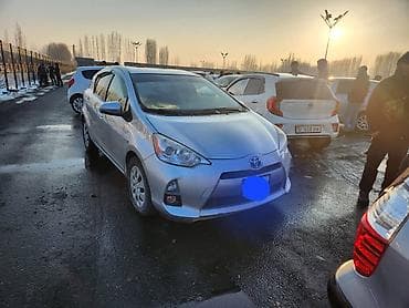 Toyota Prius: 2012 г., 1.5 л, Вариатор, Гибрид, Хэтчбэк