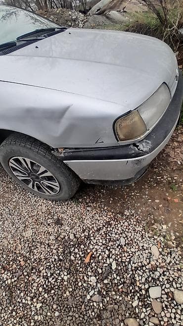 matiz diska: Nissan Primera: 1993 г., 2 л, Механика, Бензин, Седан — 4