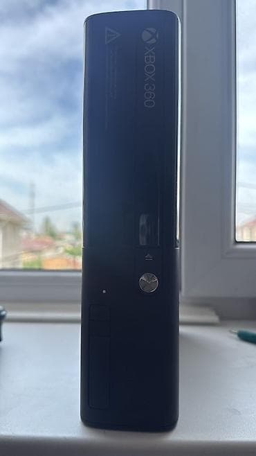 xbox media center: Игровая консоль Xbox 360 (серия E, черный глянец) + 2 беспроводных — 2
