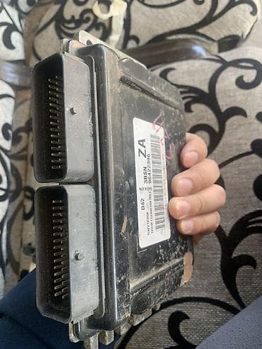 сигнал авто: Блок управления двигателем (ЭБУ) + модуль замка зажигания/считыватель — 5