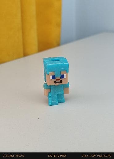 bay blade: Стив в алмазной броне из Kinder Joy Minecraft Состояние: Собран, без — 1